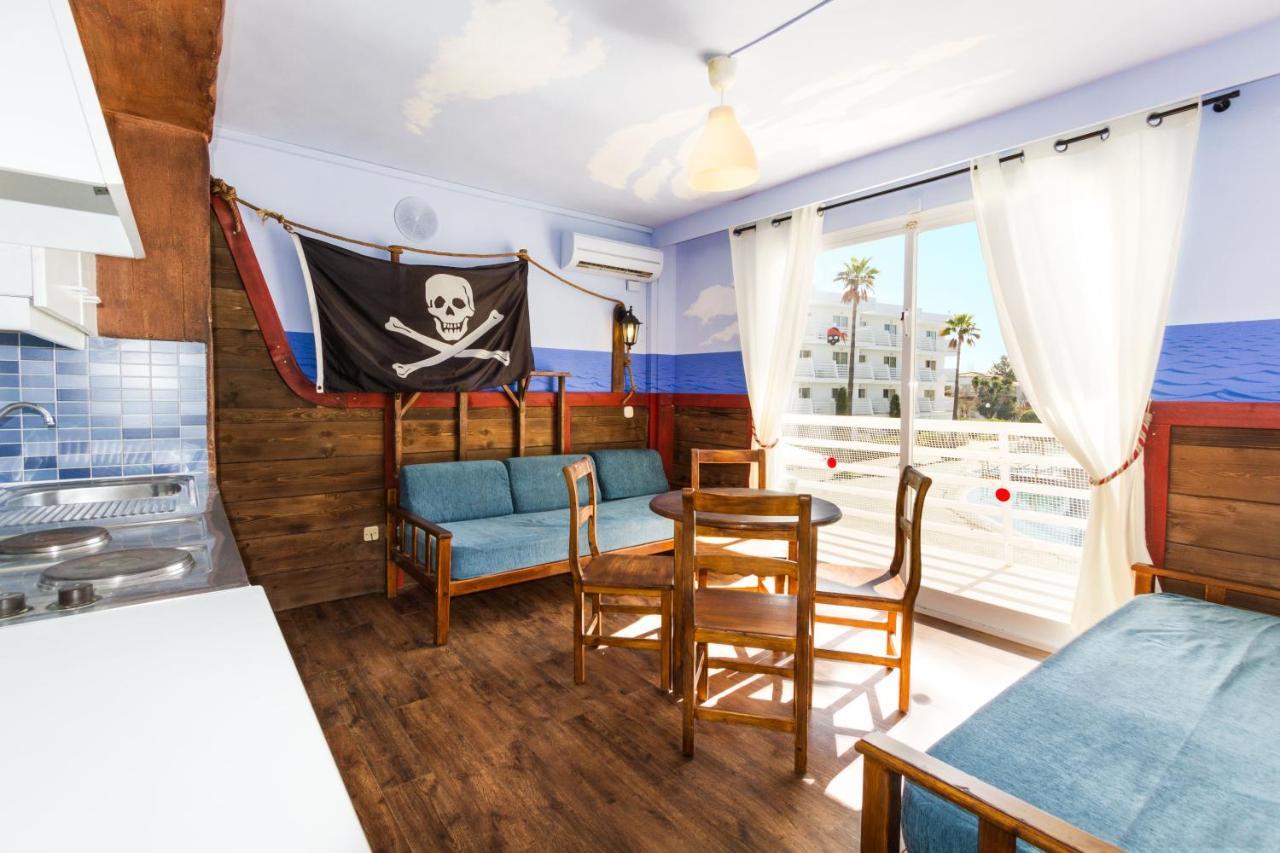 Pirates Village Santa Ponsa Exterior foto